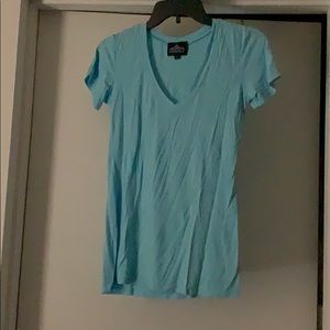 V-neck t-shirt